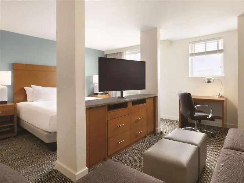 Hyatt House Denver Airport 3*,